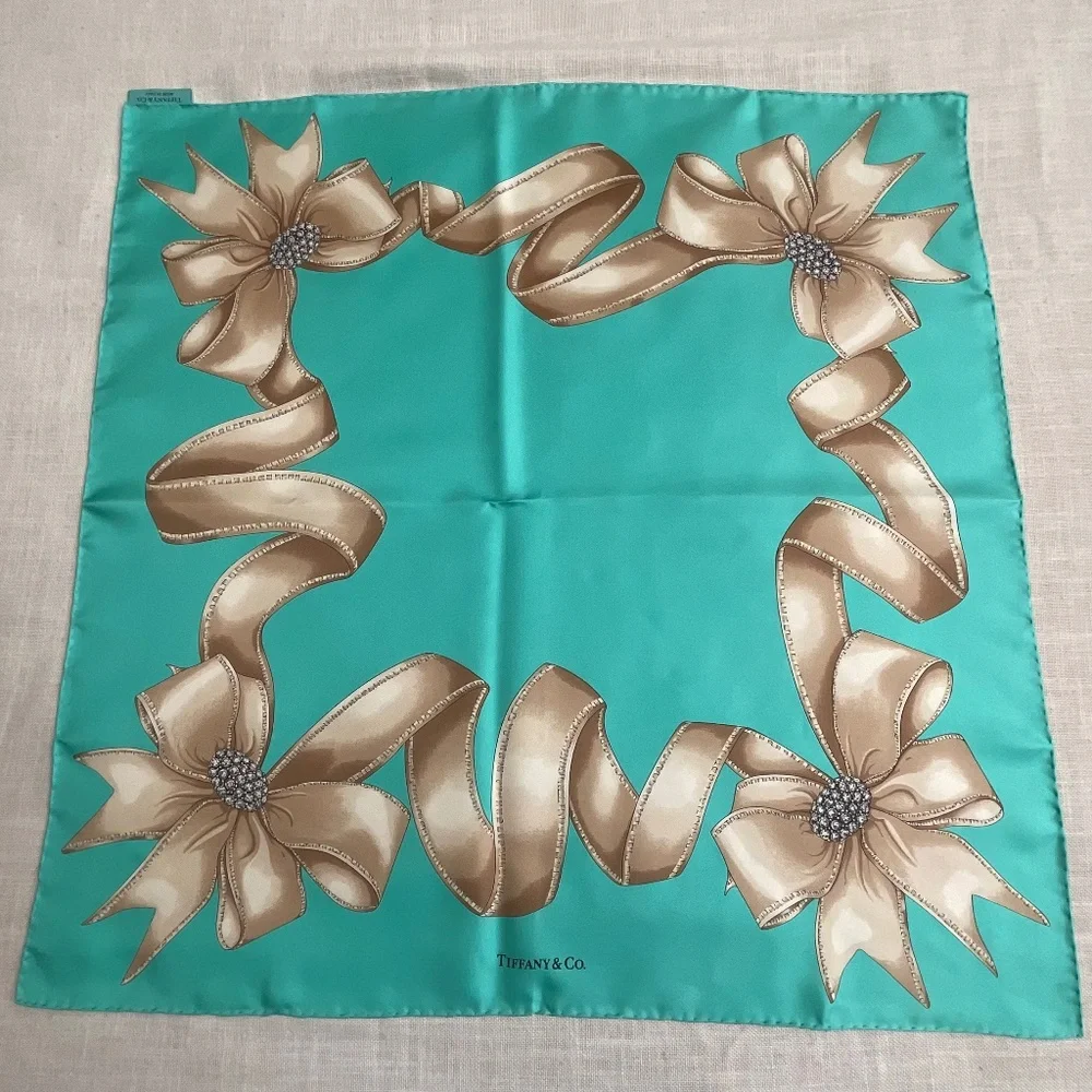 Tiffany & Co Tiffany Blue and Beige Ribbon Design Silk Scarf Hand-rolled  NEW